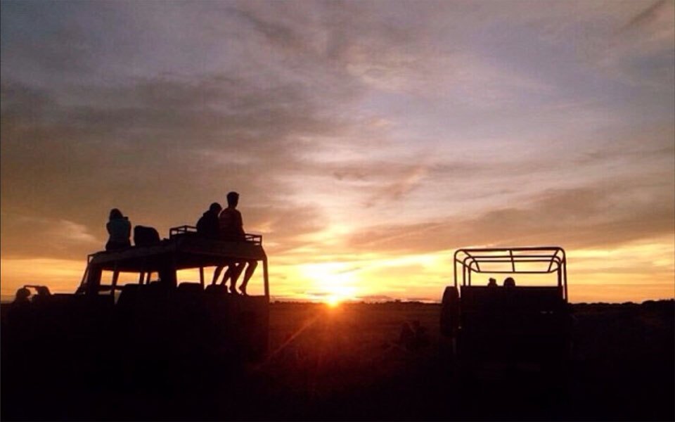 Sunrise-with-Volunteers Modisa in Botswana
